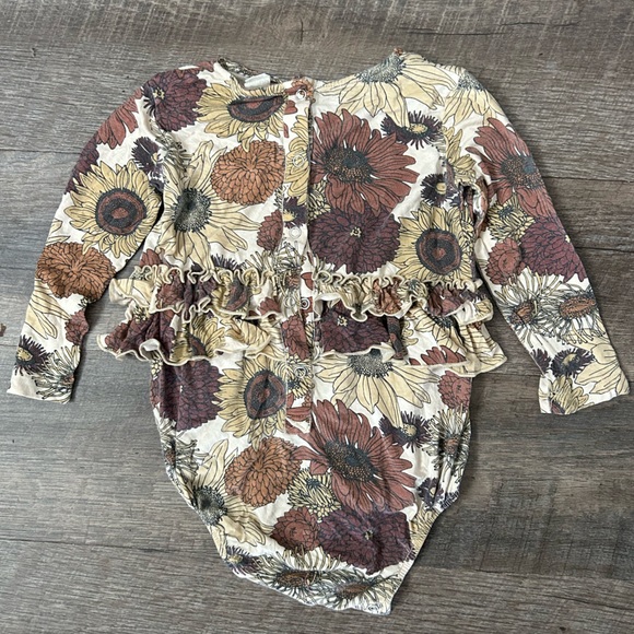 Kate Quinn - Picture 2 of 4